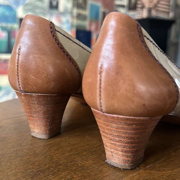 Timeless Patent Leather PRADA Pumps - Picture 8 of 8